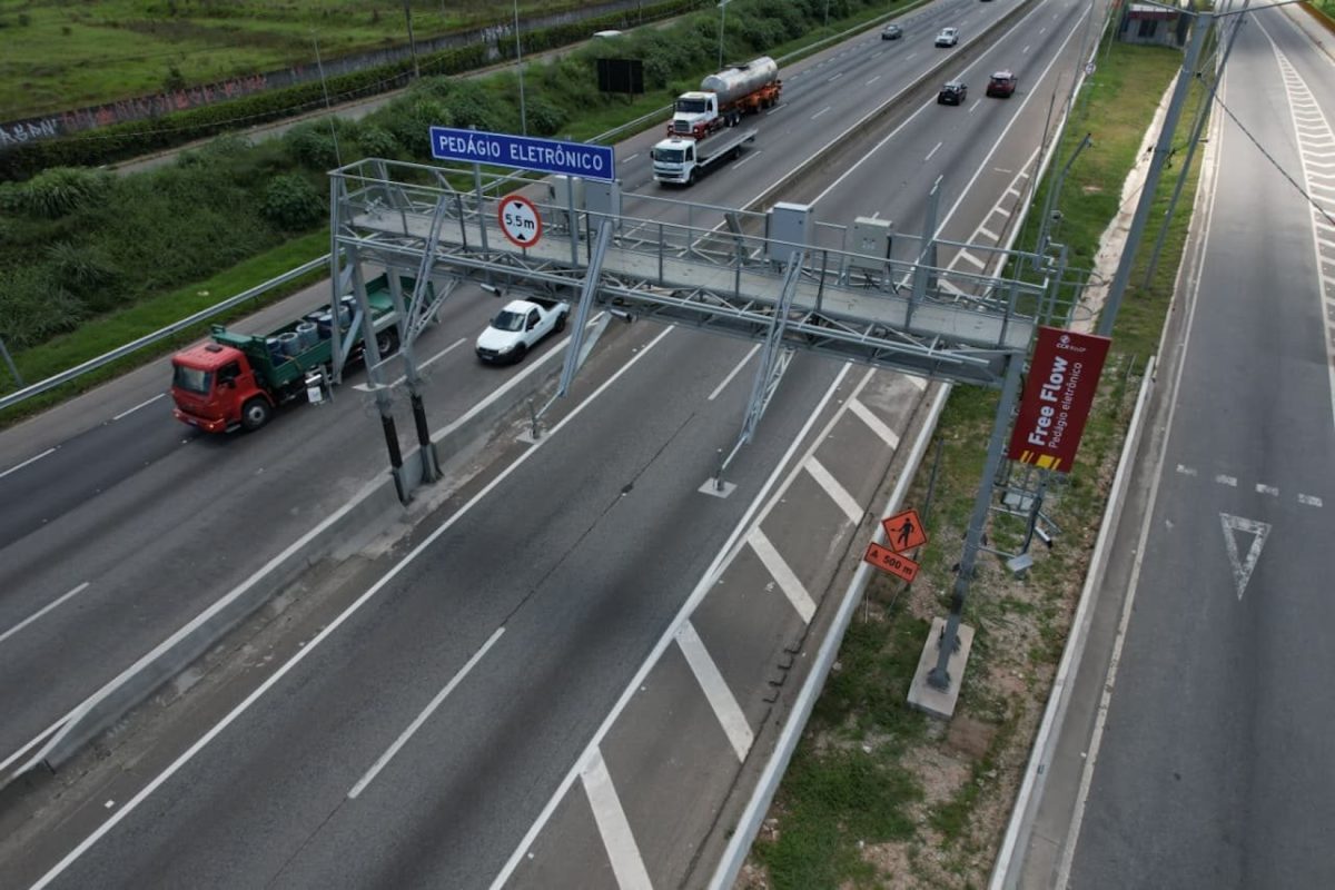 Justiça derruba liminar e restabelece multas para quem não pagar pedágio no free flow da Dutra
